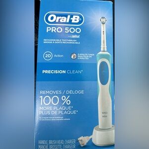 Braun Oral-B Pro 500 Electric Toothbrush - 2 Minute Timer Great for Older Kids
